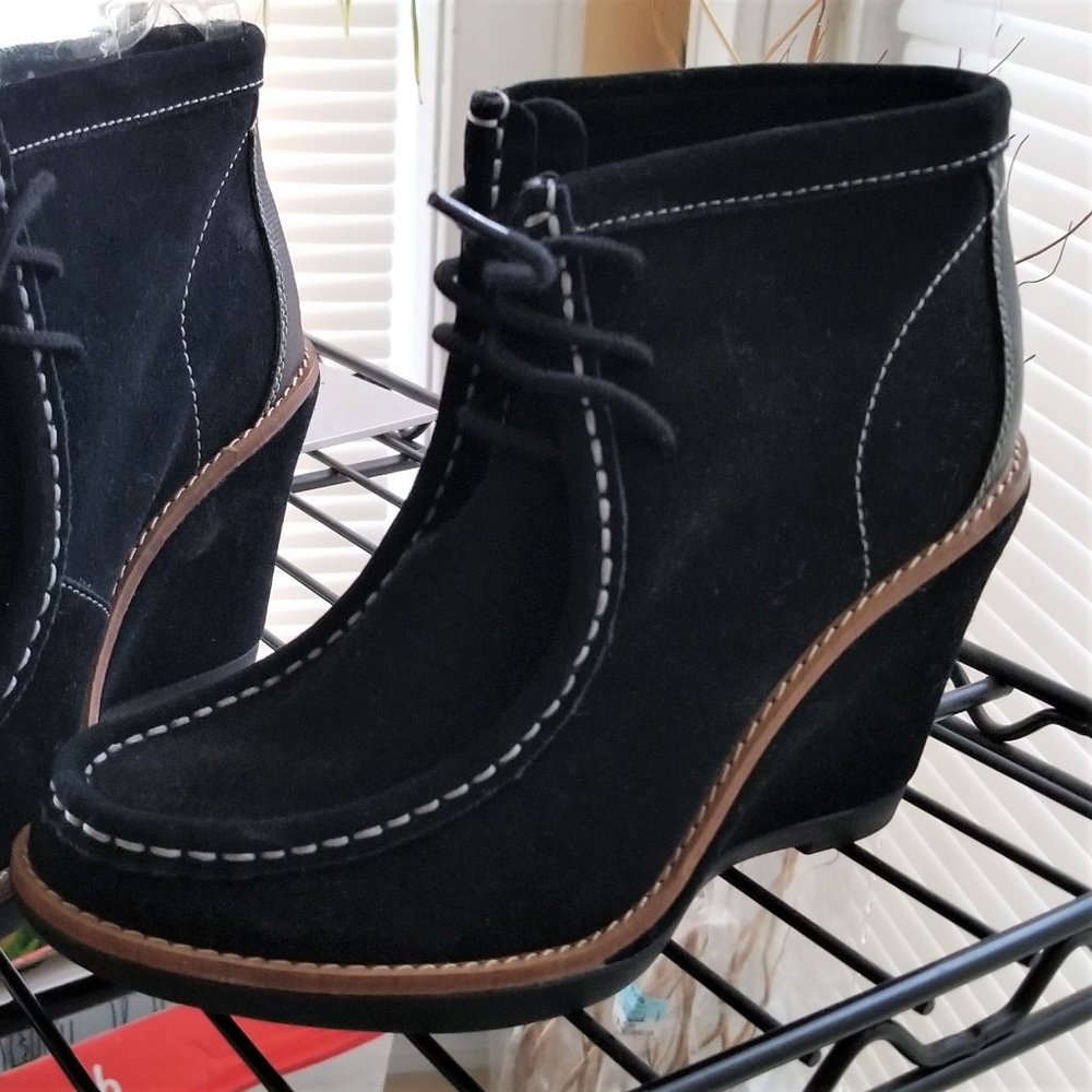 Beautiful BOOTIE - Brand New - Hush Puppies